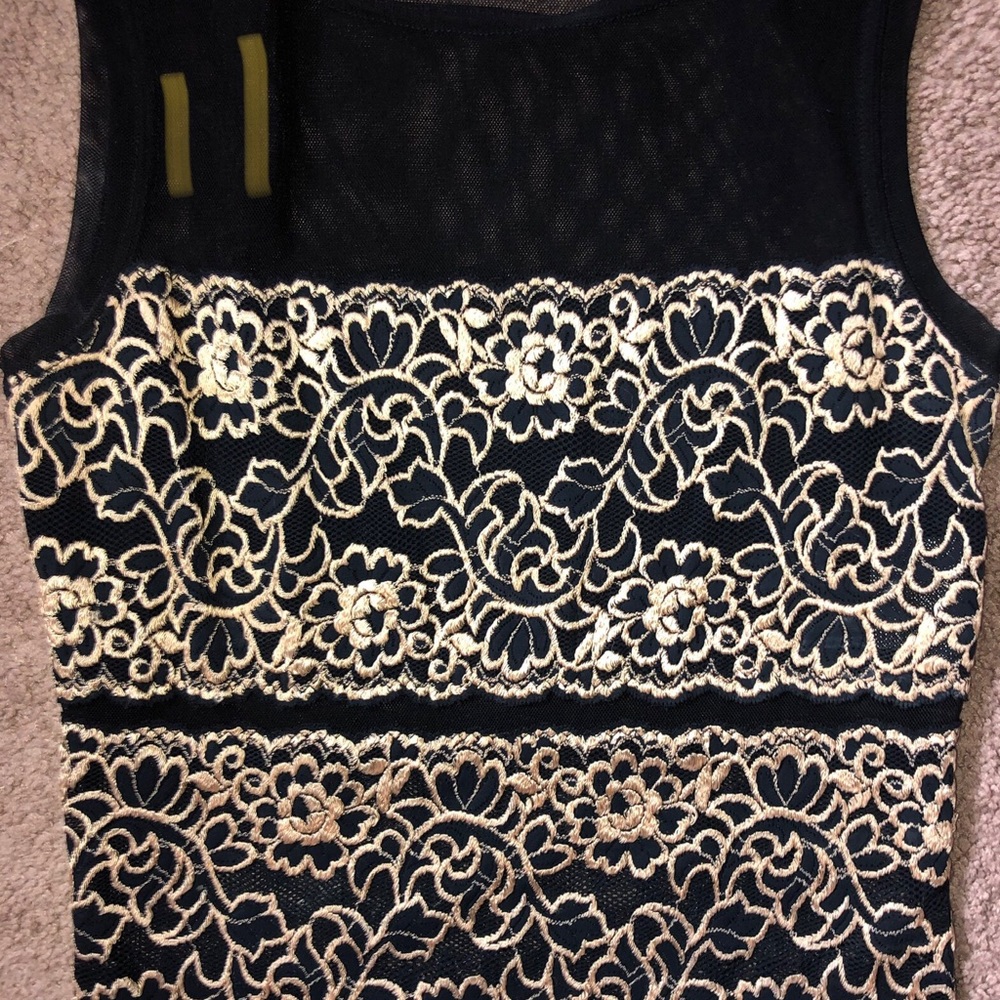 Tops - Picture 5 of 8
